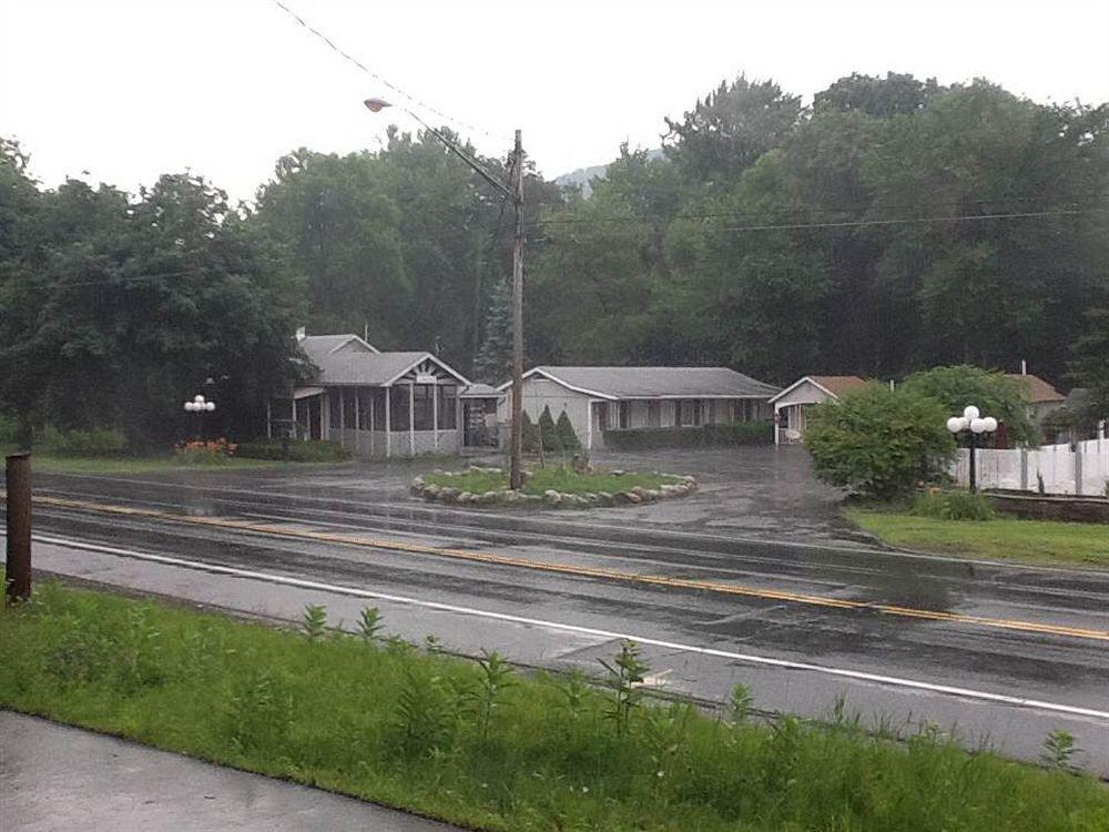King Hendrick And Motel Lake George