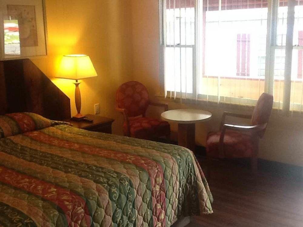 King Hendrick And Motel